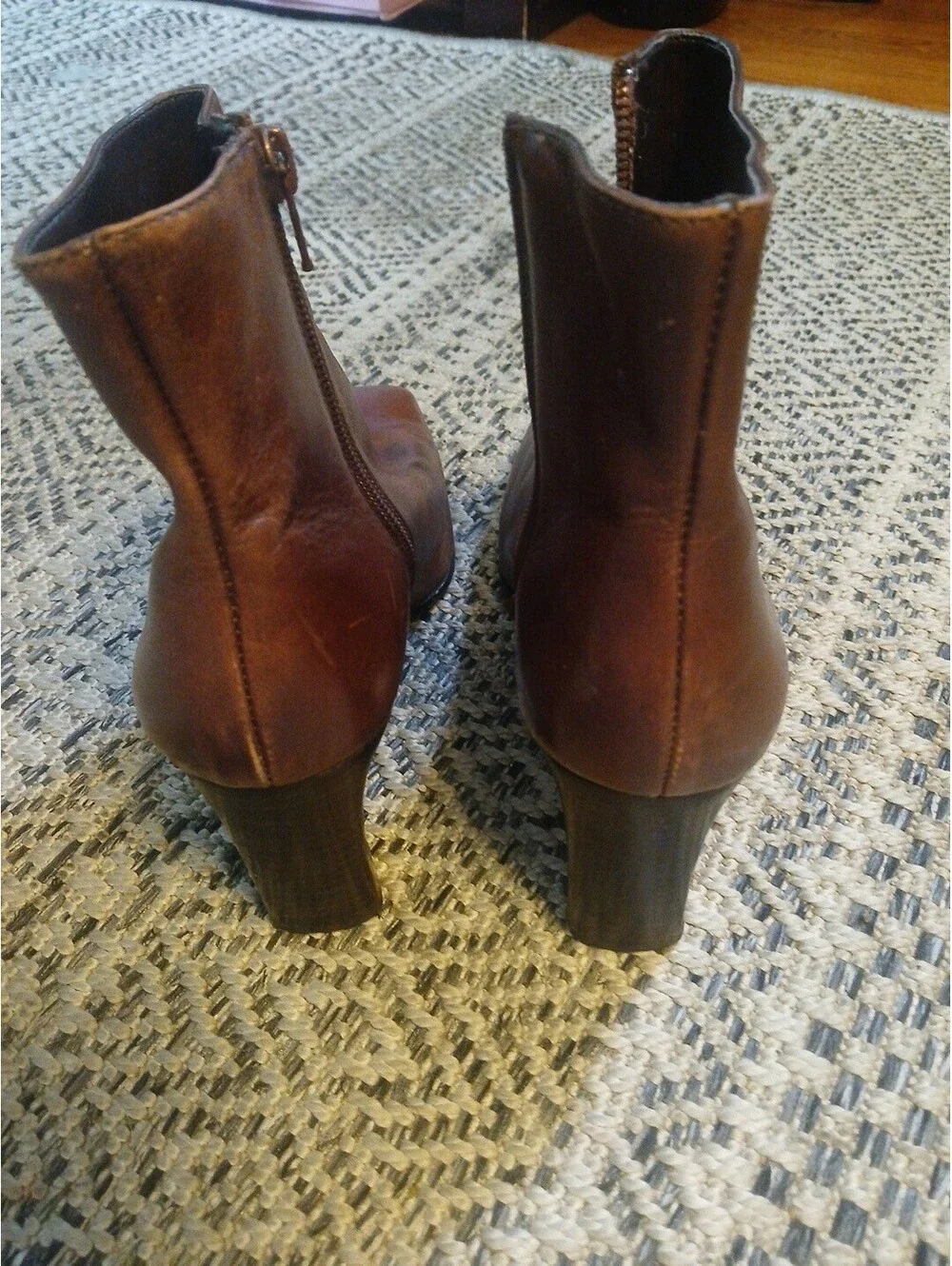 Antonio Melani Boots Women's Brown Leather Ankle Booties Side Zip Size 8 1/2